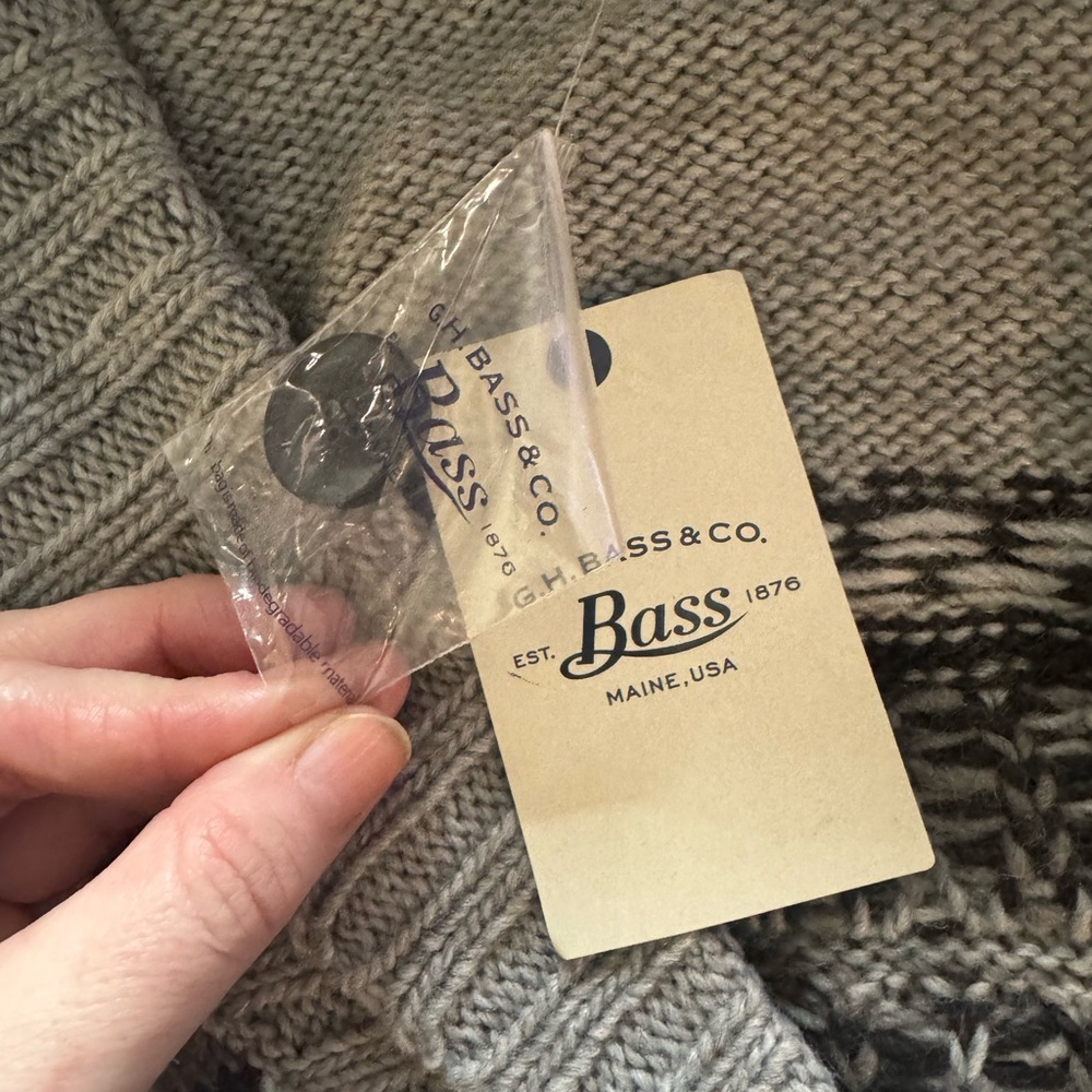Bass Gray Knit Sweater with Black Accents - Picture 3 of 4